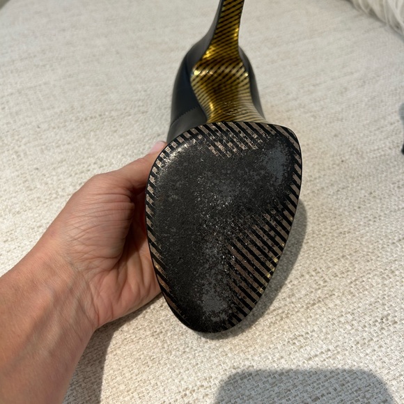 Stunning Chanel Platform Pumps - Picture 3 of 14